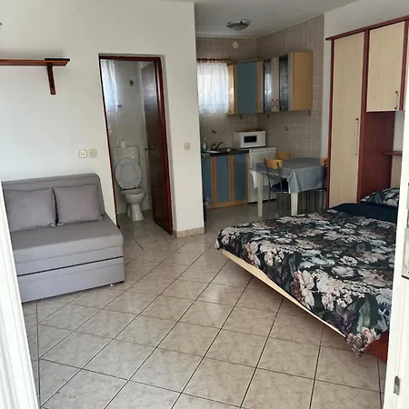 Kristina Apartamento Vir