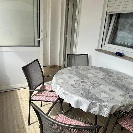 Kristina Apartamento Vir